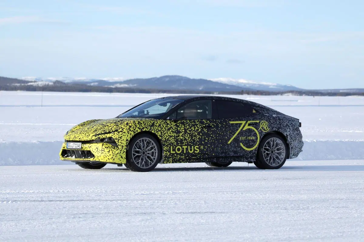 Lotus Envya, ecco le prime foto spia dell’elettrica inglese (9)