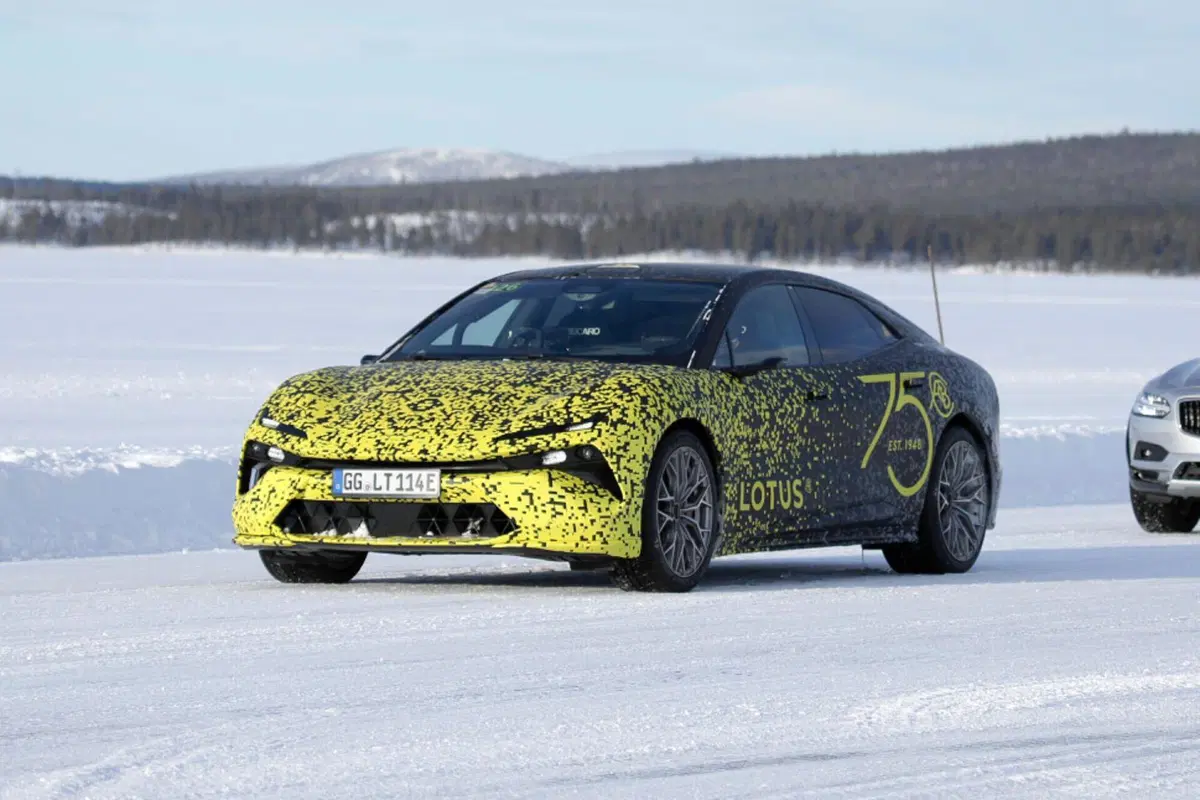 Lotus Envya, ecco le prime foto spia dell’elettrica inglese (12)