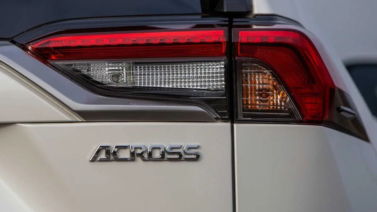 Suzuki Across (2020-26) (17)