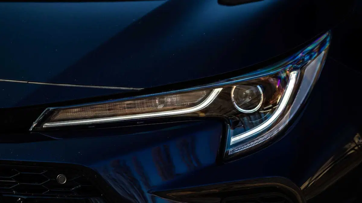 Suzuki Swace 1.8h Top e-cvt (17)