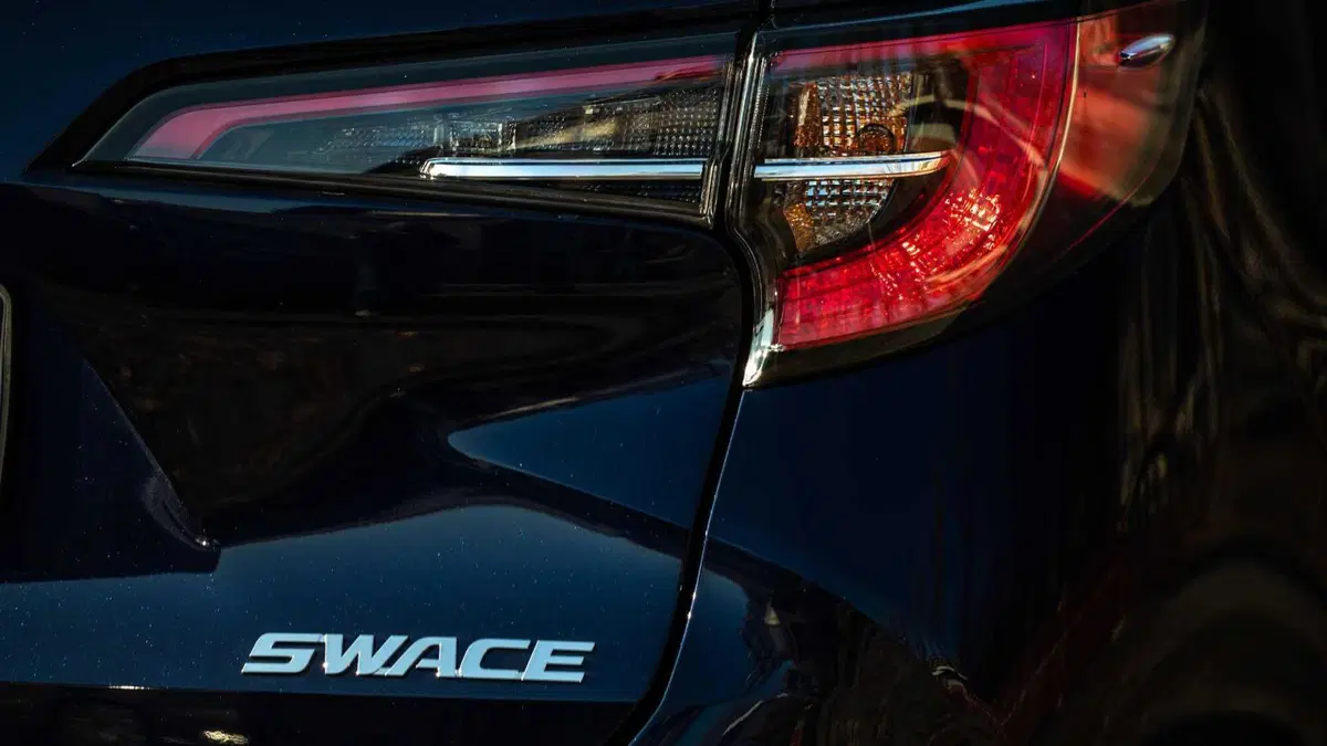 Suzuki Swace 1.8h Top e-cvt (18)