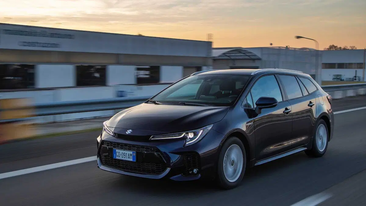 Suzuki Swace 1.8h Top e-cvt (2)