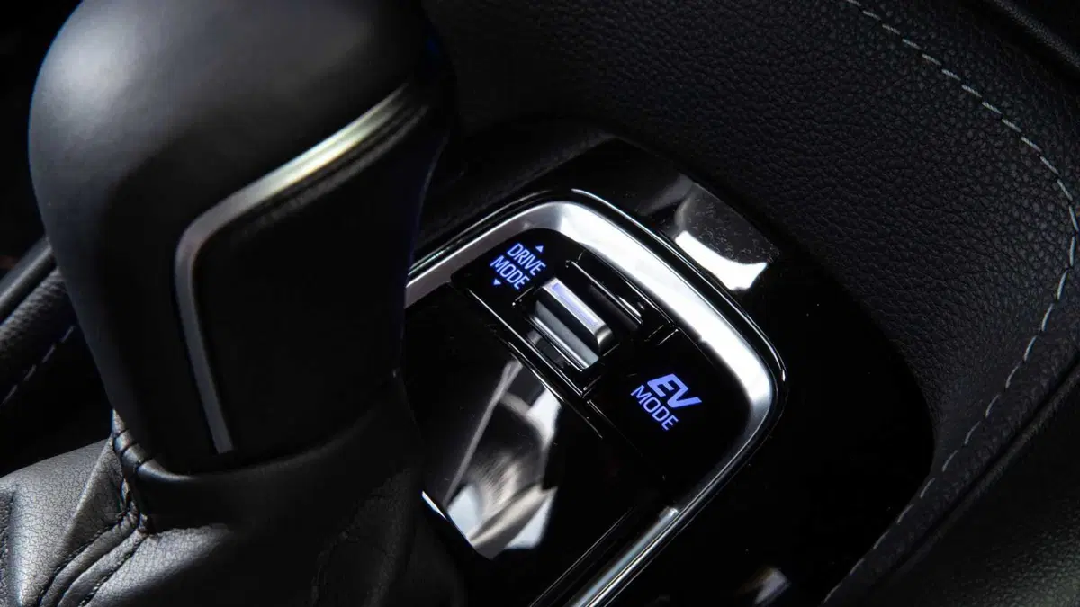 Suzuki Swace 1.8h Top e-cvt (21)