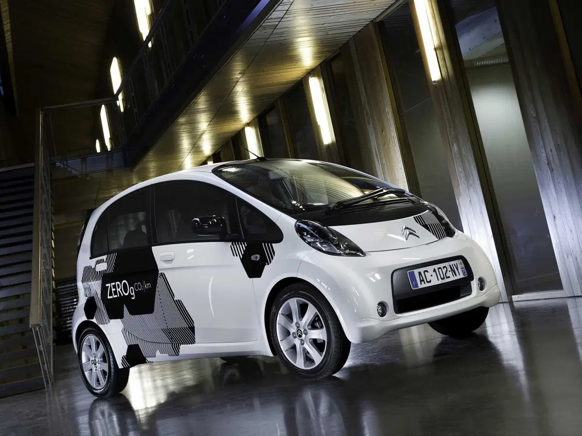 Peugeot iOn e Citroën C-Zero: quando l'idea è buona, ma ti viene troppo presto (20)