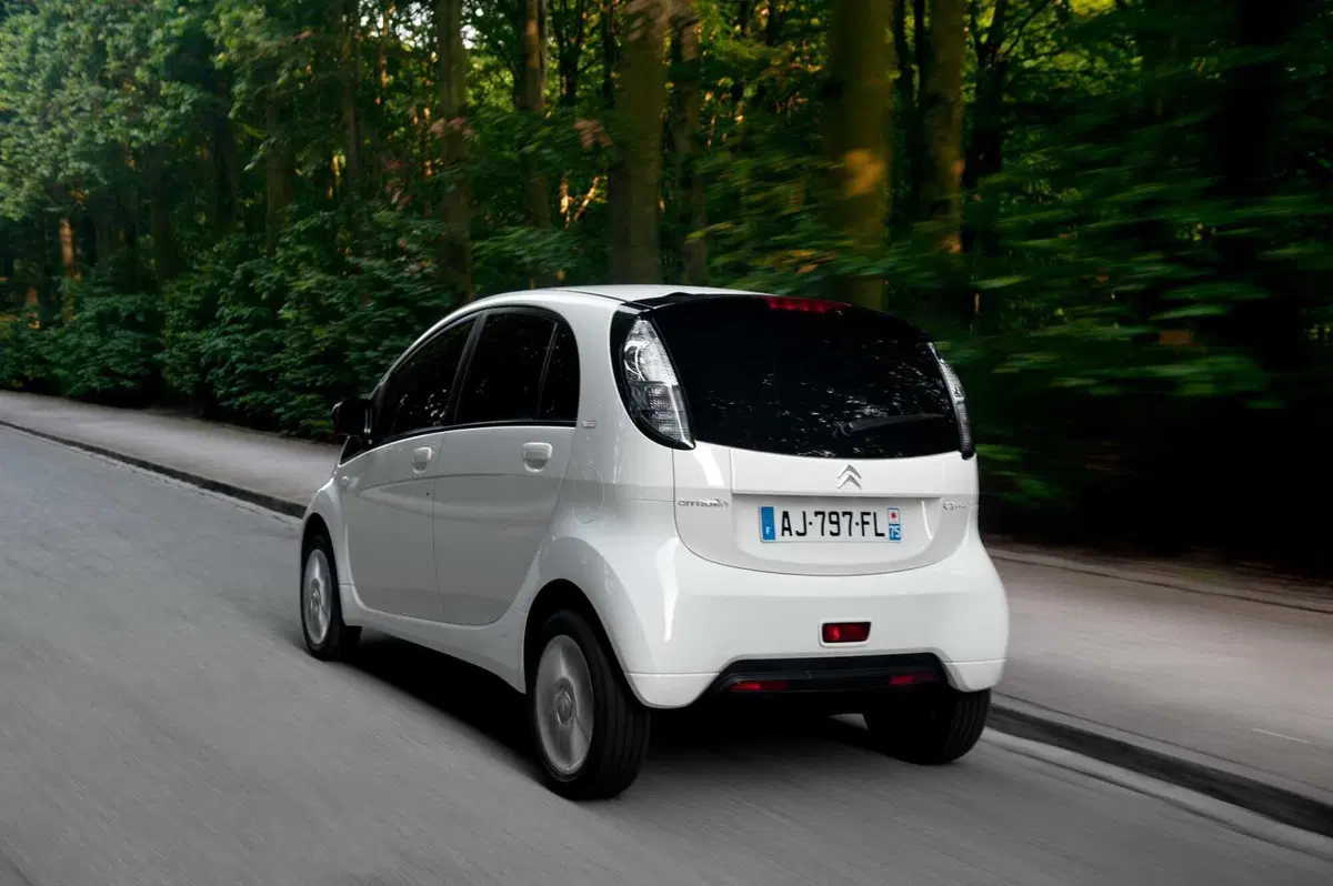 Peugeot iOn e Citroën C-Zero: quando l'idea è buona, ma ti viene troppo presto (19)