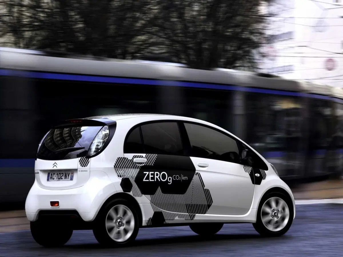 Peugeot iOn e Citroën C-Zero: quando l'idea è buona, ma ti viene troppo presto (18)