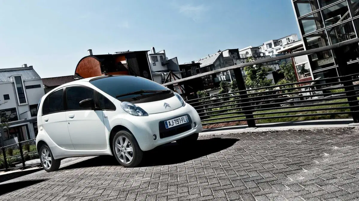 Peugeot iOn e Citroën C-Zero: quando l'idea è buona, ma ti viene troppo presto (17)