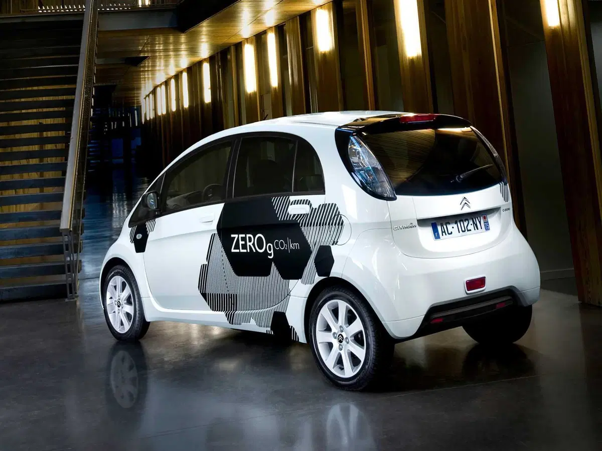 Peugeot iOn e Citroën C-Zero: quando l'idea è buona, ma ti viene troppo presto (16)