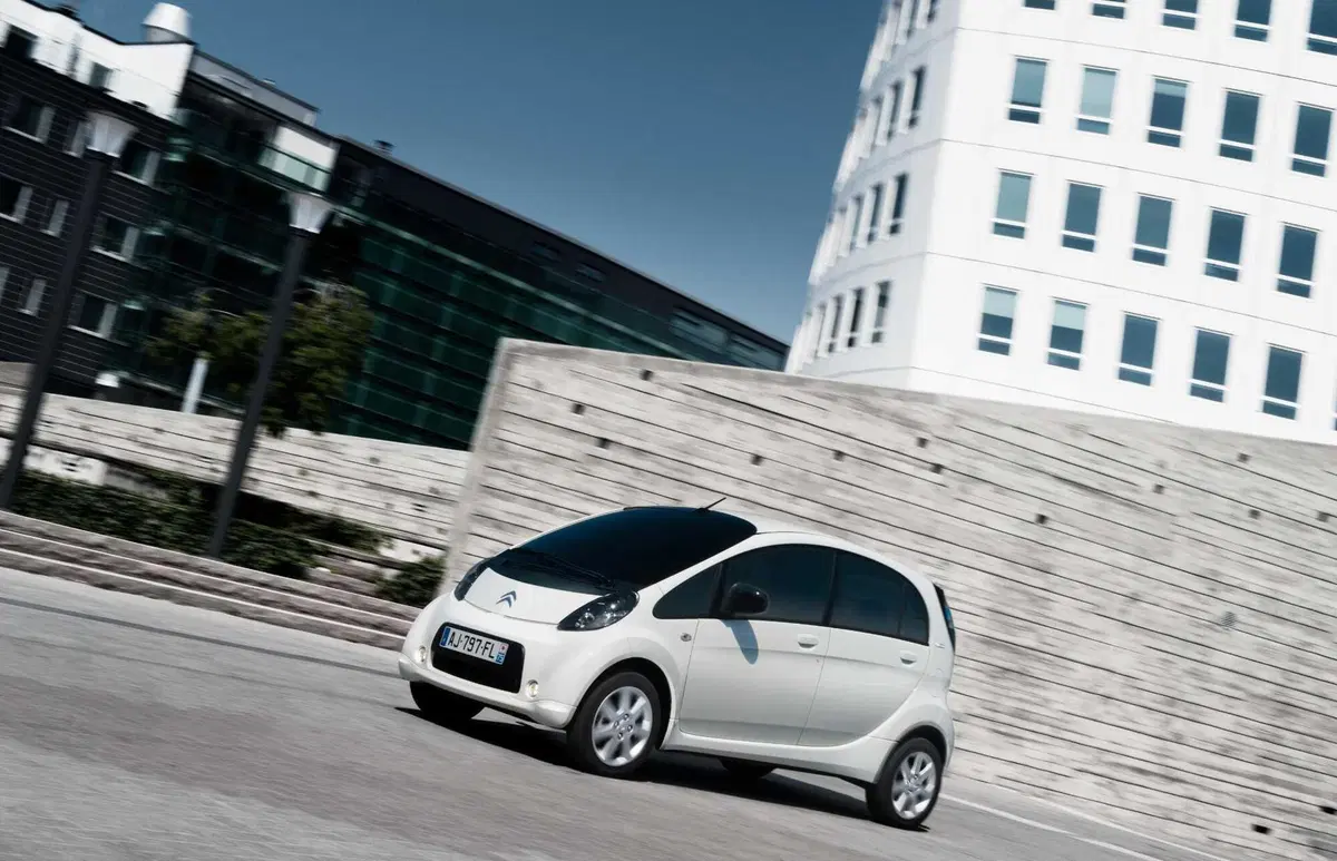 Peugeot iOn e Citroën C-Zero: quando l'idea è buona, ma ti viene troppo presto (15)