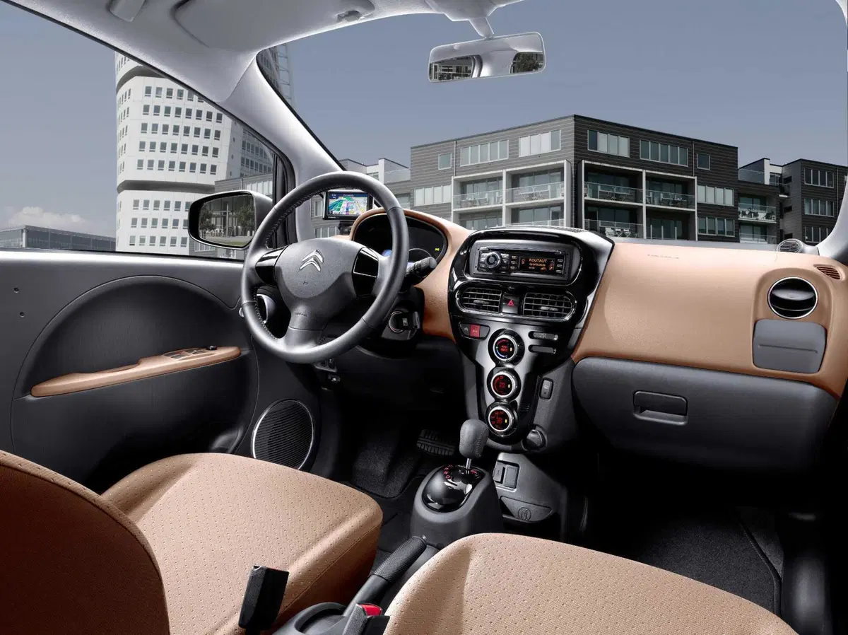Peugeot iOn e Citroën C-Zero: quando l'idea è buona, ma ti viene troppo presto (13)