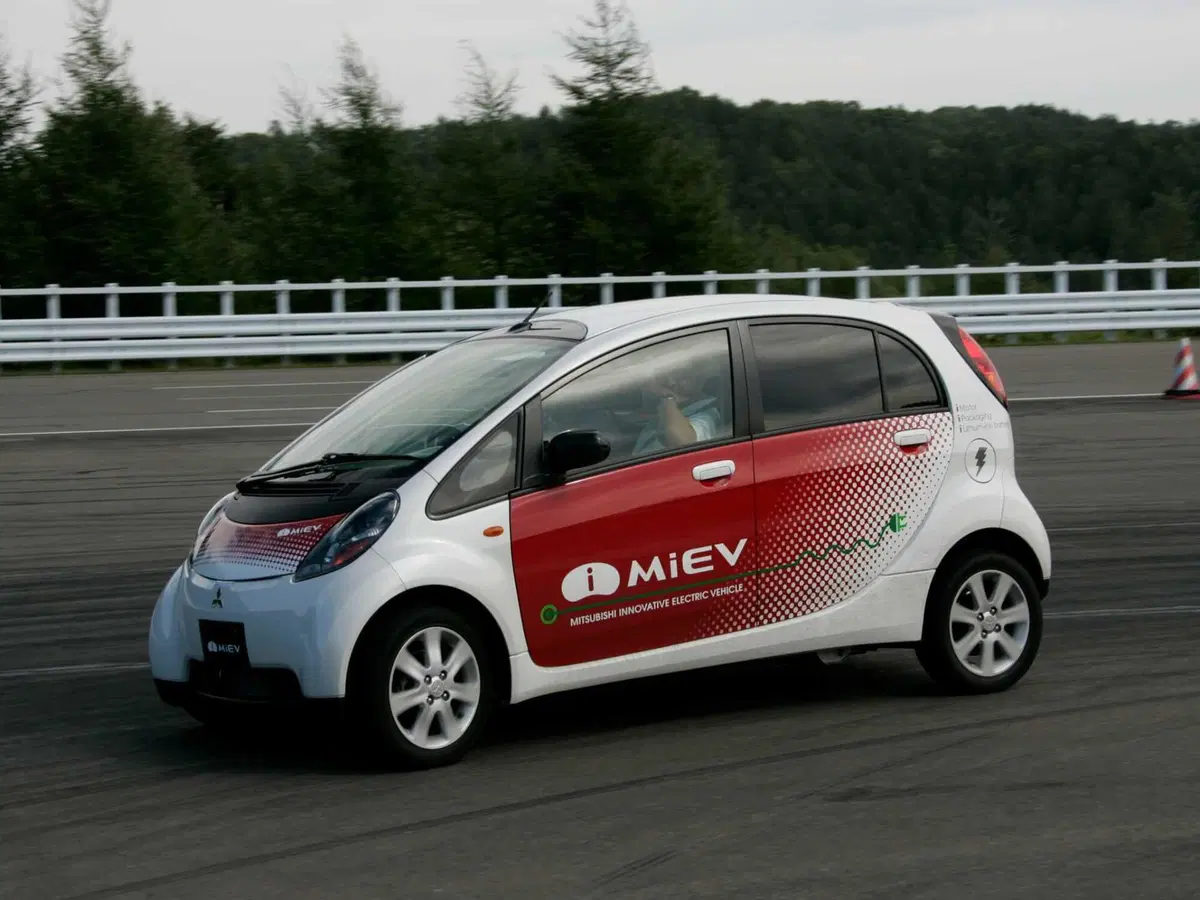 Peugeot iOn e Citroën C-Zero: quando l'idea è buona, ma ti viene troppo presto (12)