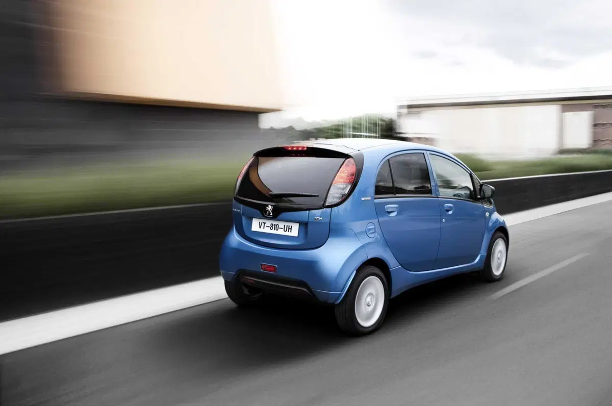 Peugeot iOn e Citroën C-Zero: quando l'idea è buona, ma ti viene troppo presto (11)