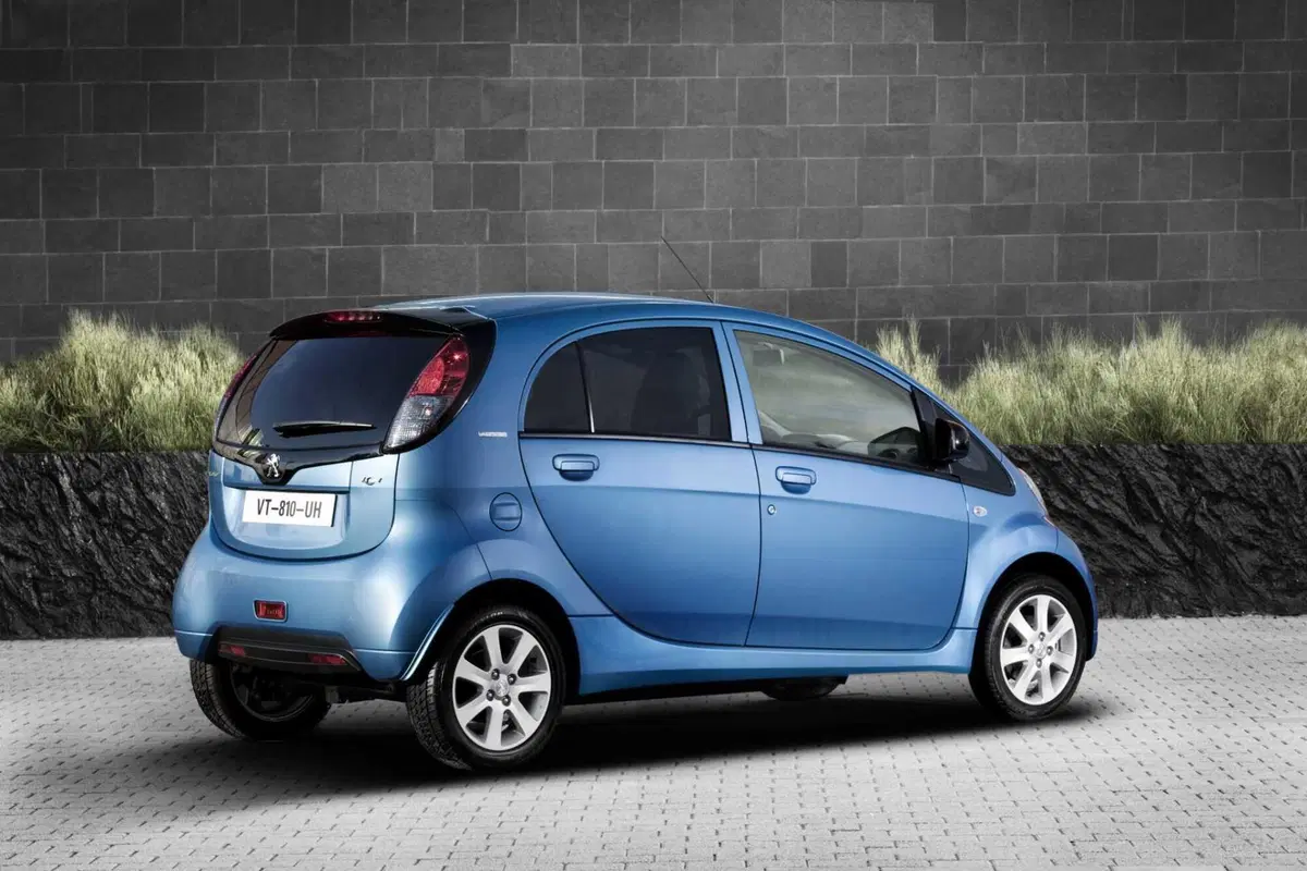 Peugeot iOn e Citroën C-Zero: quando l'idea è buona, ma ti viene troppo presto (10)