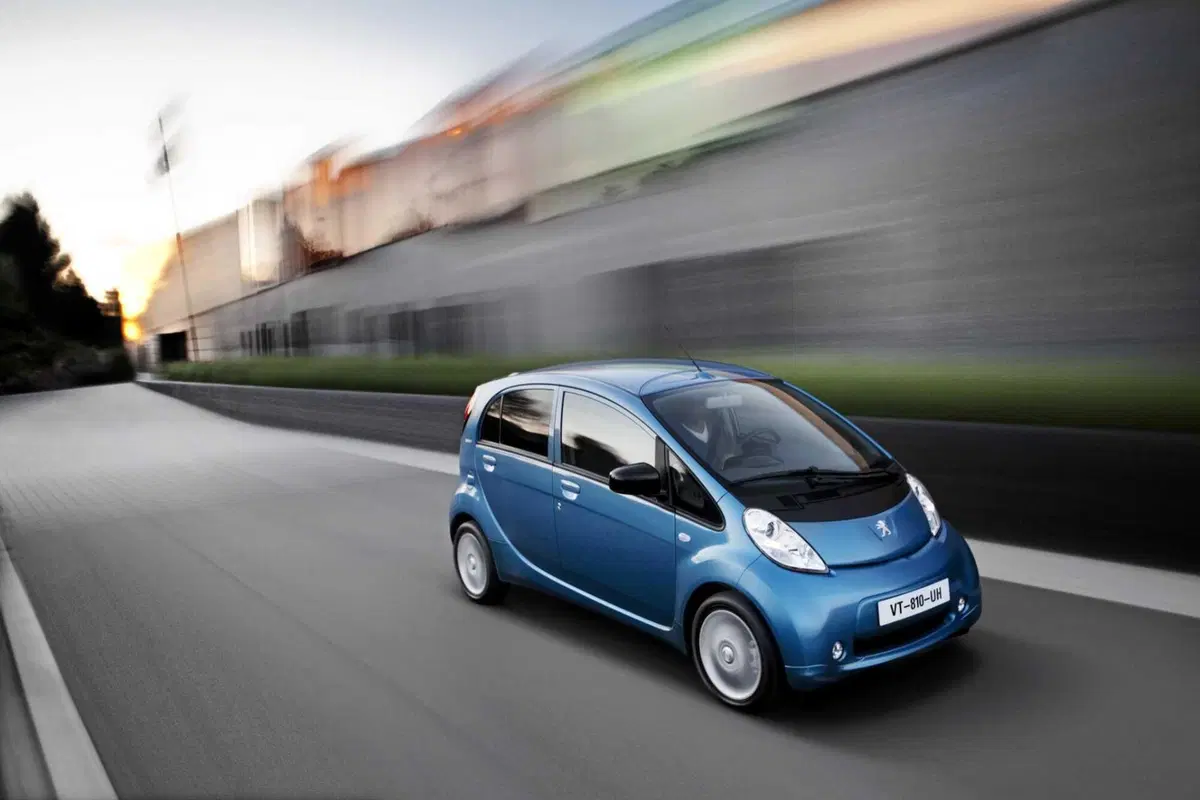 Peugeot iOn e Citroën C-Zero: quando l'idea è buona, ma ti viene troppo presto (7)