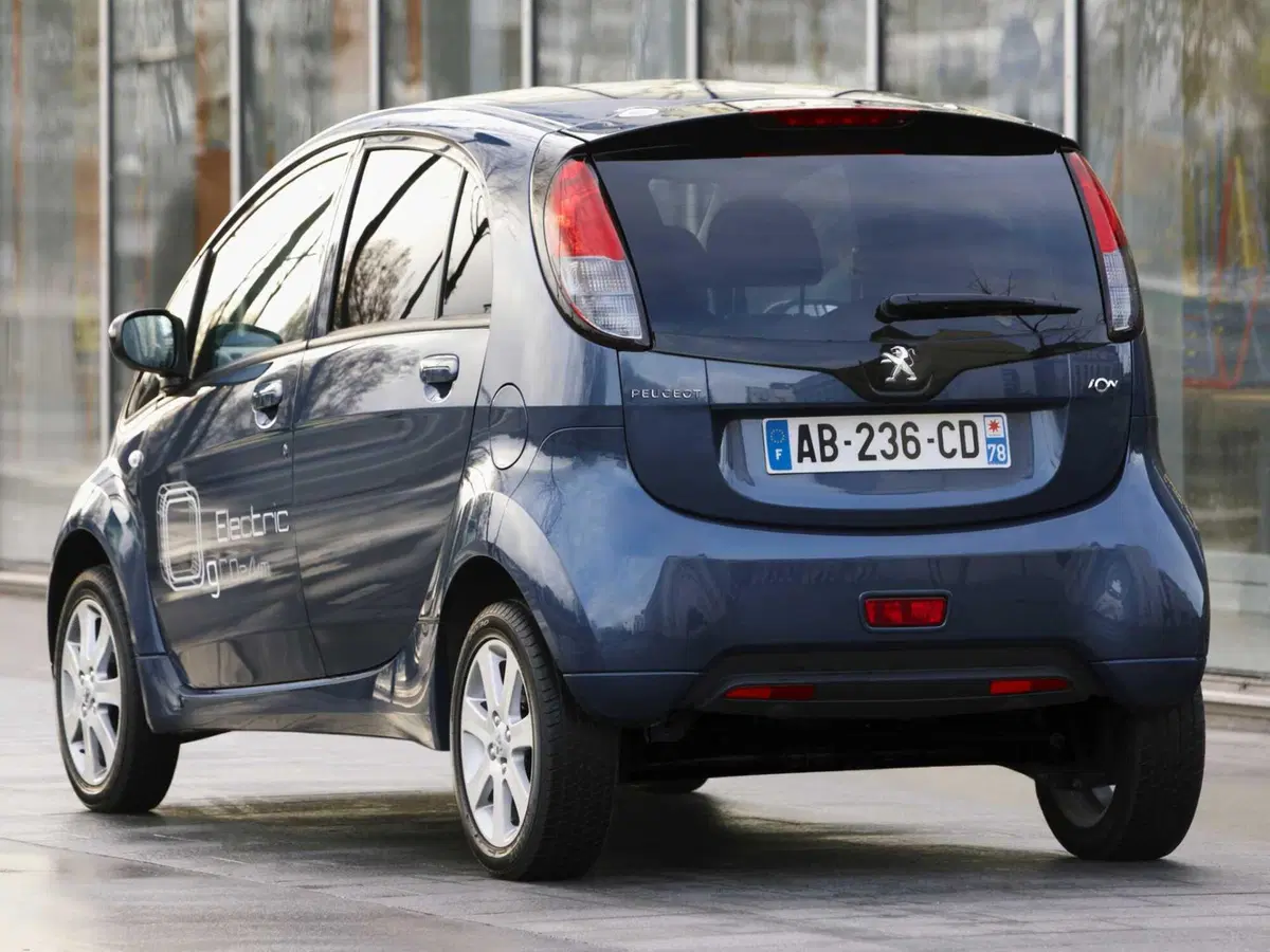 Peugeot iOn e Citroën C-Zero: quando l'idea è buona, ma ti viene troppo presto (6)