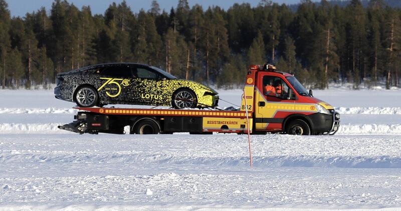 Prototipo Lotus sul carro attrezzi