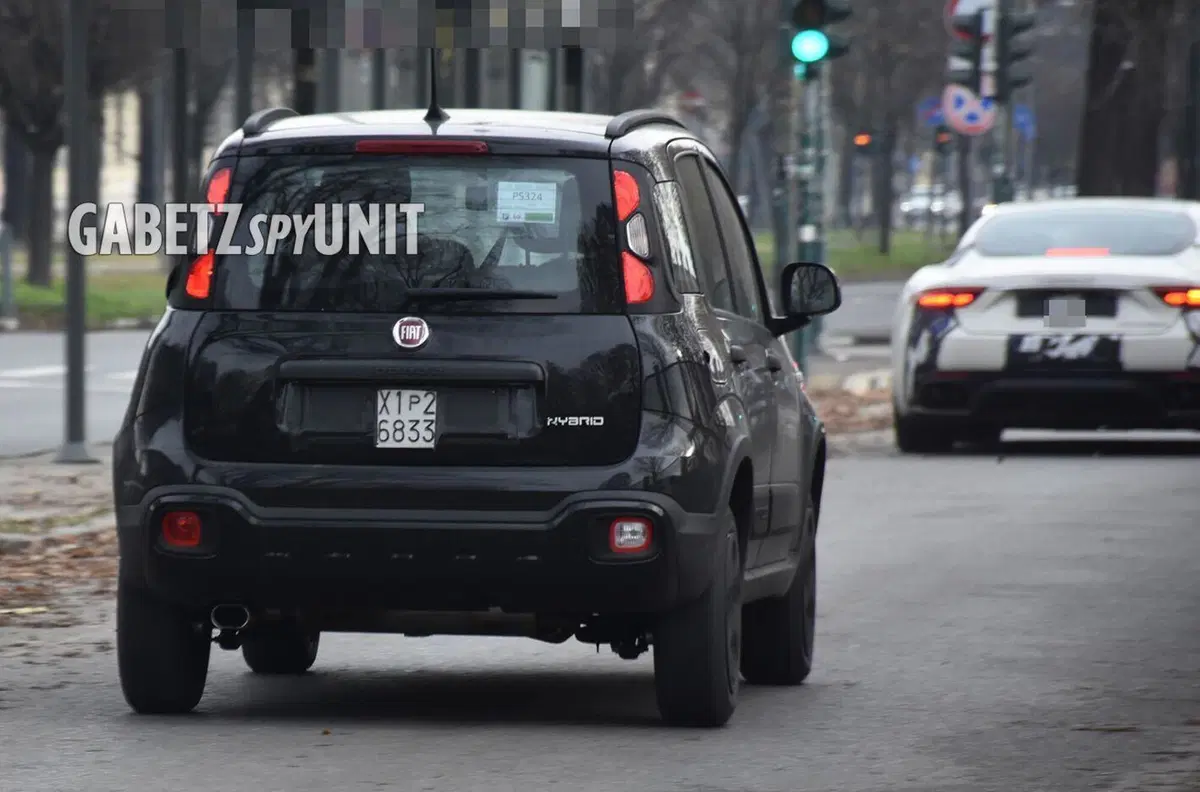 Fiat Panda 4x4: finalmente arriva l'ibrida 2023 (3)