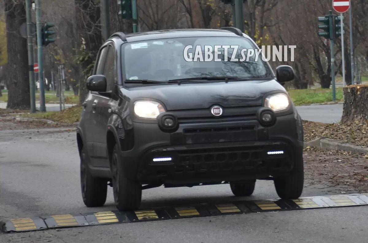 Fiat Panda 4x4: finalmente arriva l'ibrida 2023 (4)
