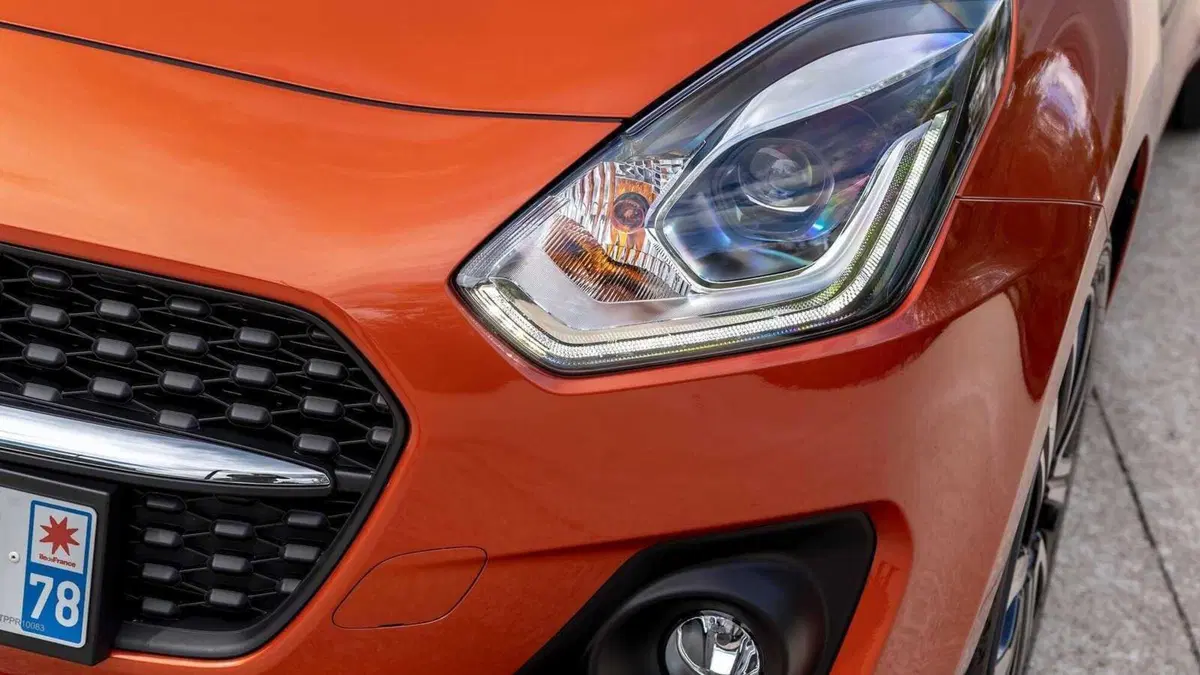 Suzuki Swift 1.2h Top 2wd (14)
