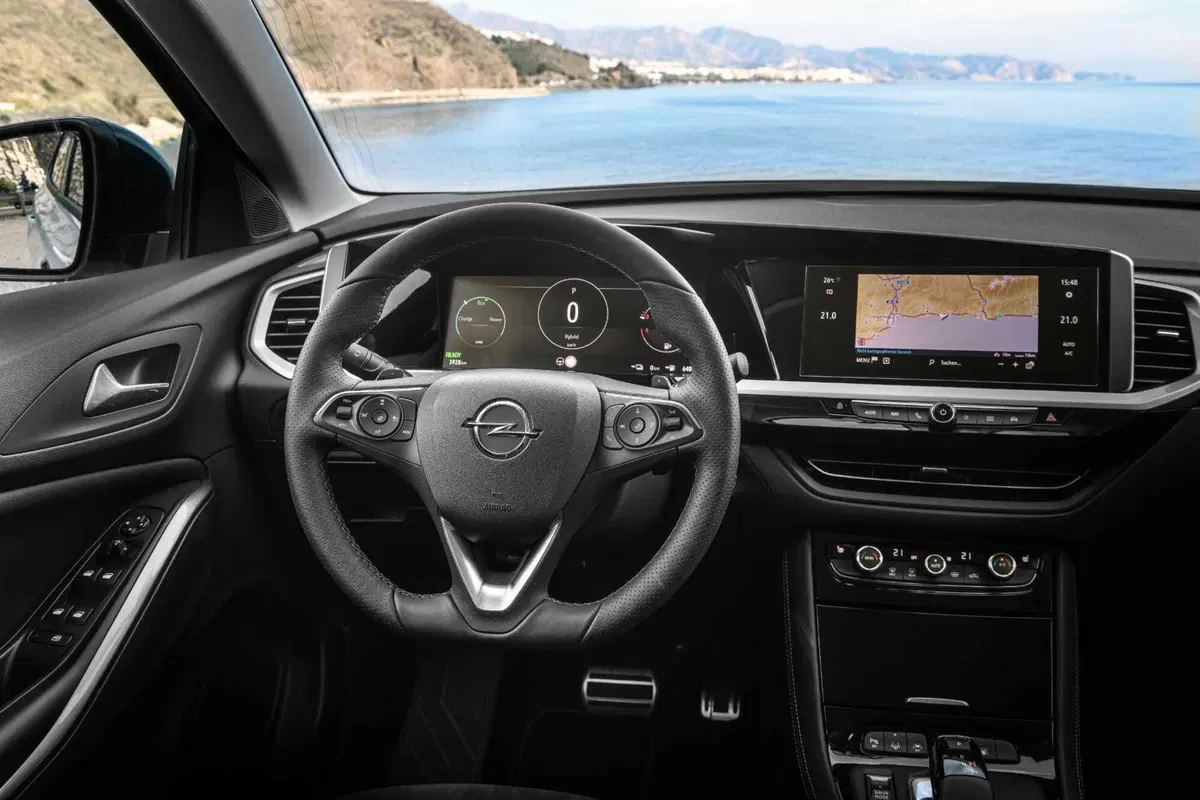 Opel Grandland GSe: la plug-in 4x4 da 300 CV e assetto Koni. Prova su strada (23)