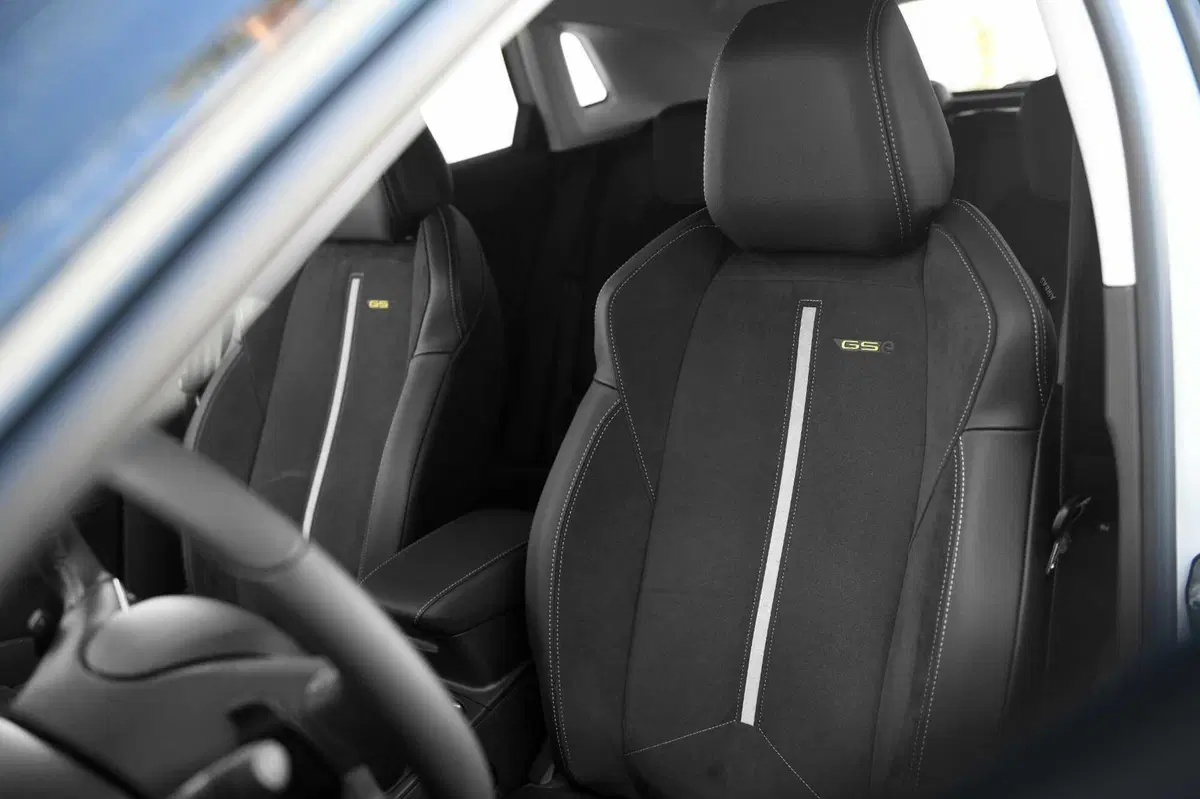 Opel Grandland GSe: la plug-in 4x4 da 300 CV e assetto Koni. Prova su strada (25)