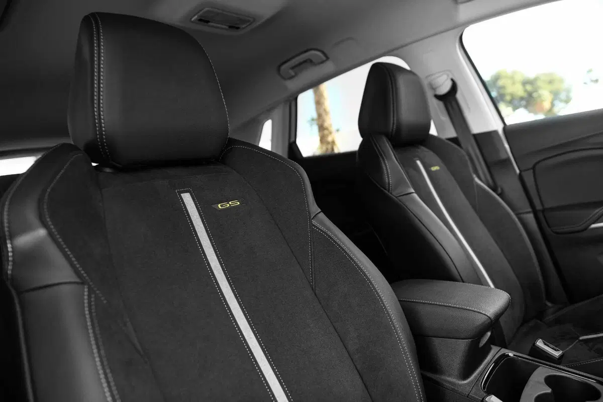 Opel Grandland GSe: la plug-in 4x4 da 300 CV e assetto Koni. Prova su strada (26)