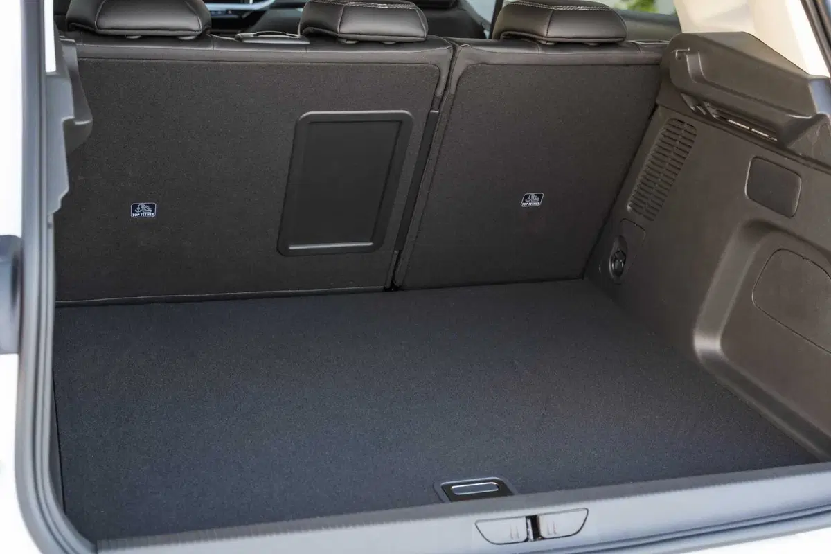 Opel Grandland GSe: la plug-in 4x4 da 300 CV e assetto Koni. Prova su strada (29)