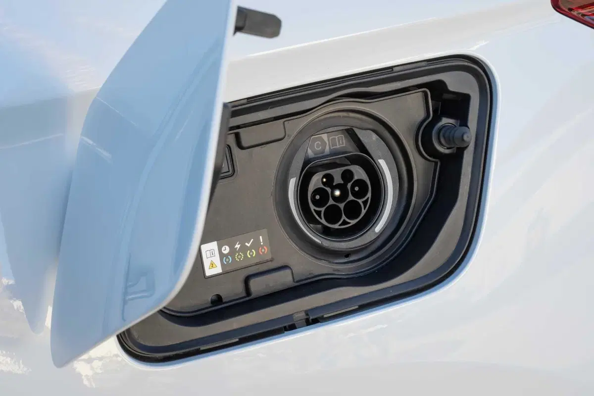 Opel Grandland GSe: la plug-in 4x4 da 300 CV e assetto Koni. Prova su strada (31)