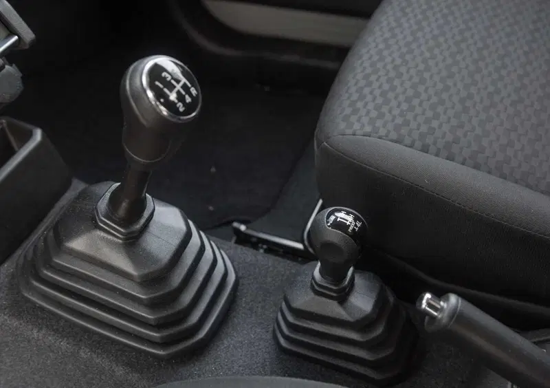 Suzuki Jimny (2018-25) (15)