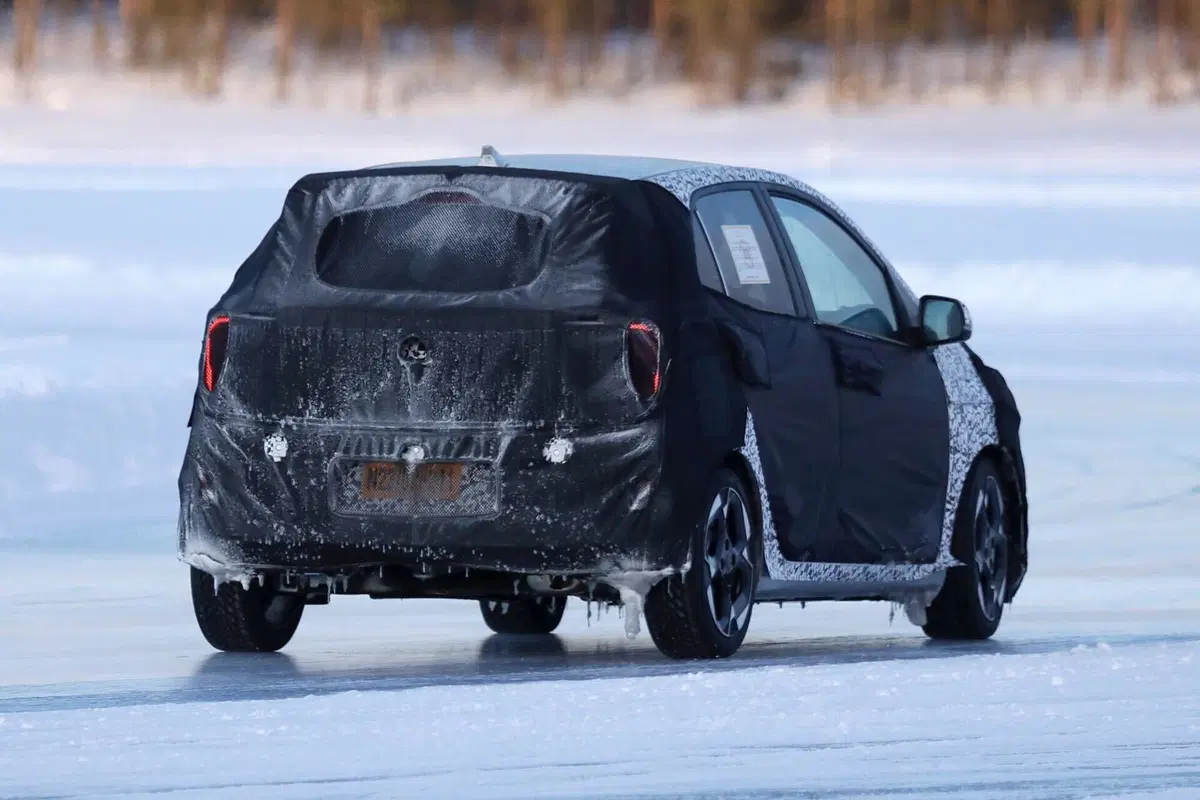 Kia Picanto 2023, ecco le foto spia del nuovo Facelift  (3)