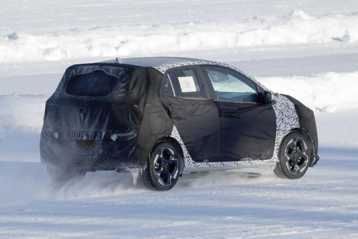 Kia Picanto 2023, ecco le foto spia del nuovo Facelift  (4)