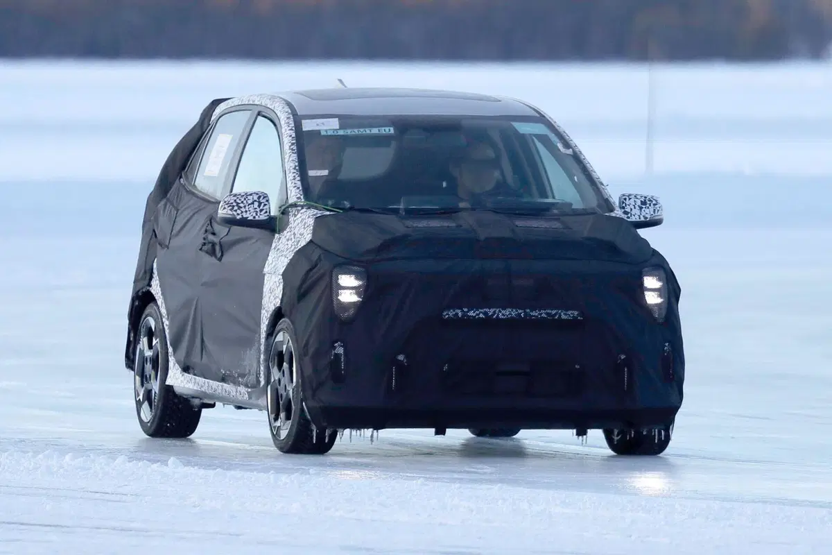 Kia Picanto 2023, ecco le foto spia del nuovo Facelift  (6)