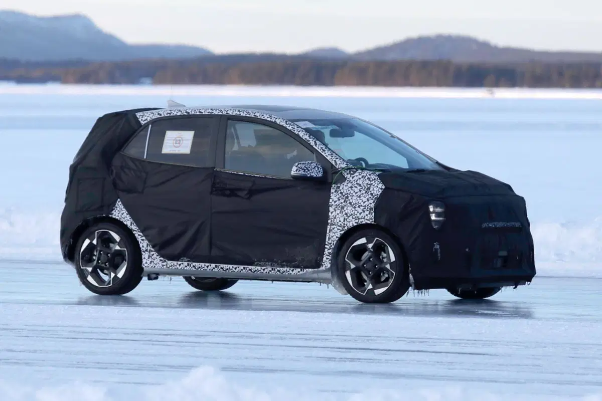 Kia Picanto 2023, ecco le foto spia del nuovo Facelift  (7)