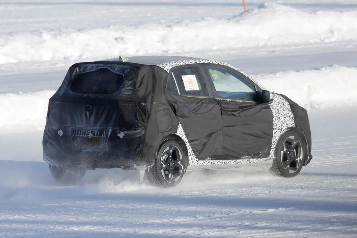 Kia Picanto 2023, ecco le foto spia del nuovo Facelift  (8)