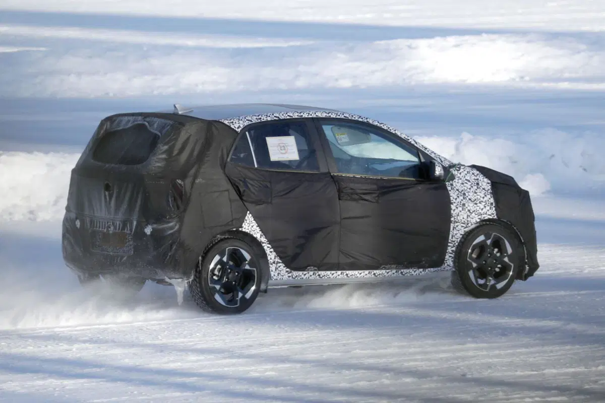 Kia Picanto 2023, ecco le foto spia del nuovo Facelift  (11)