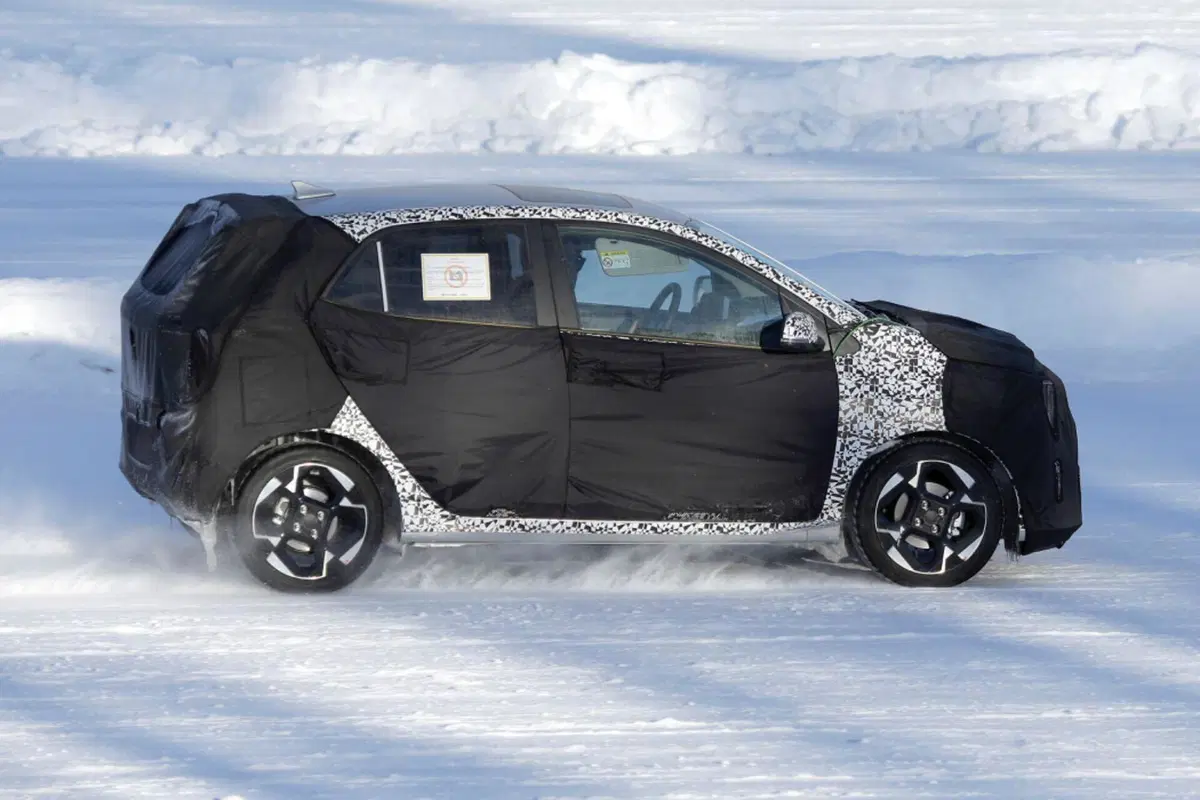 Kia Picanto 2023, ecco le foto spia del nuovo Facelift  (13)