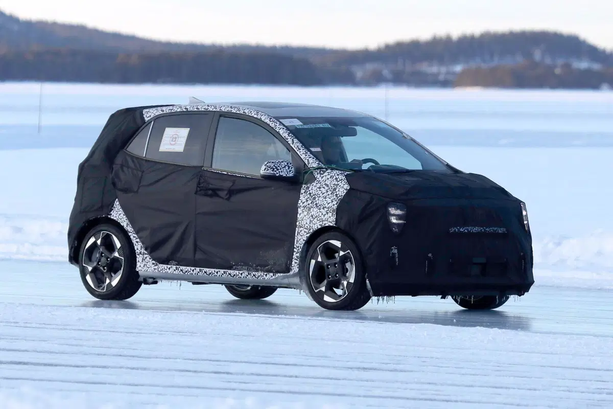 Kia Picanto 2023, ecco le foto spia del nuovo Facelift  (12)