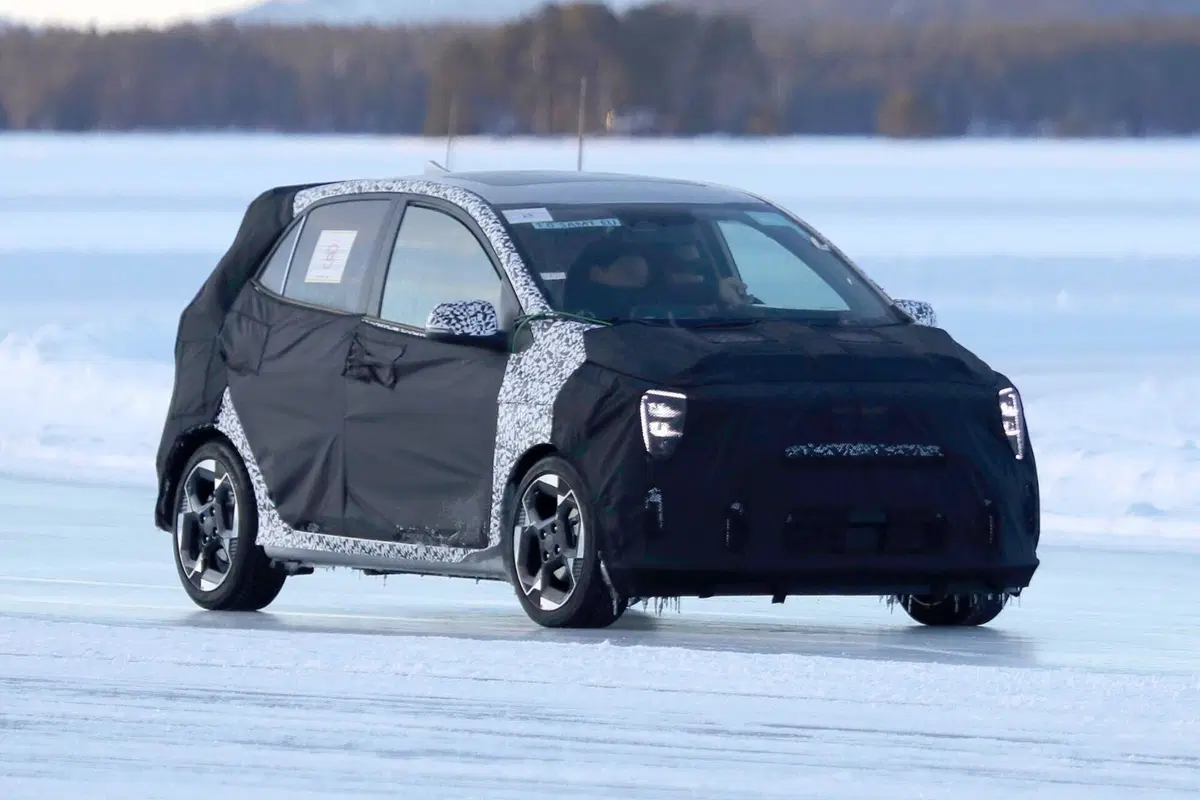 Kia Picanto 2023, ecco le foto spia del nuovo Facelift  (16)