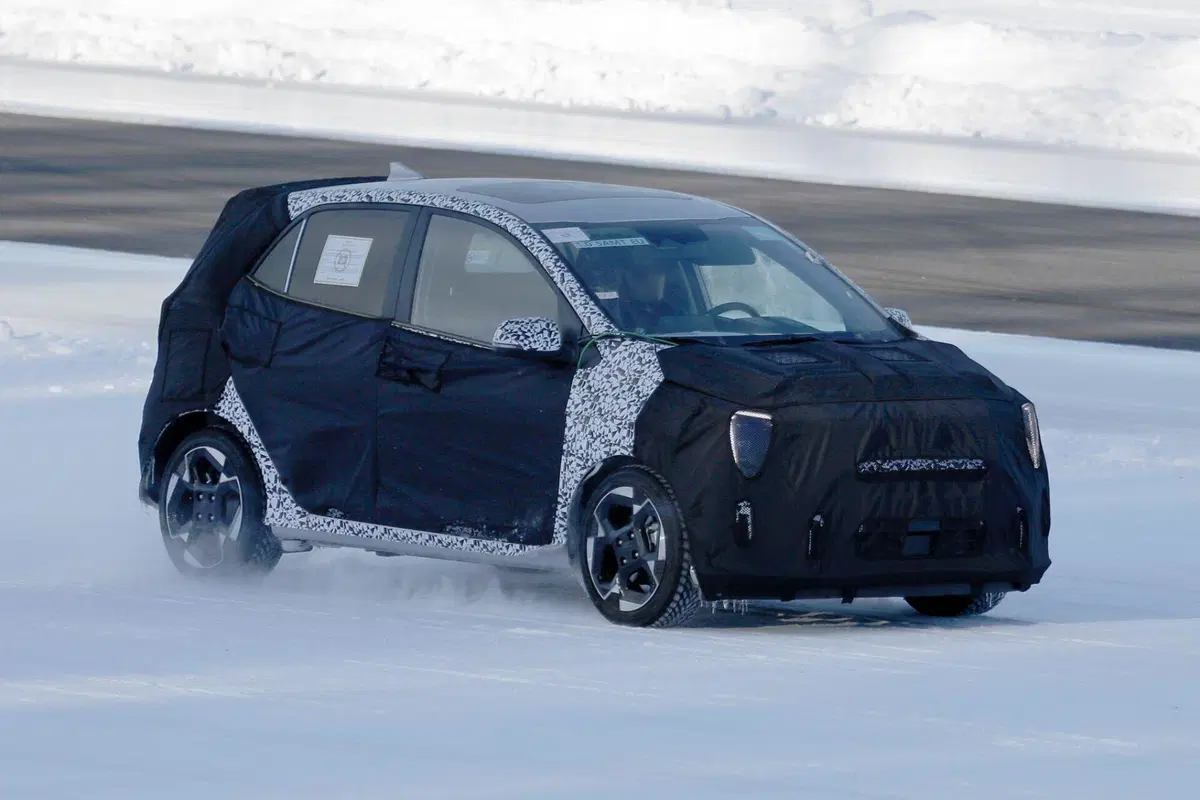 Kia Picanto 2023, ecco le foto spia del nuovo Facelift  (17)