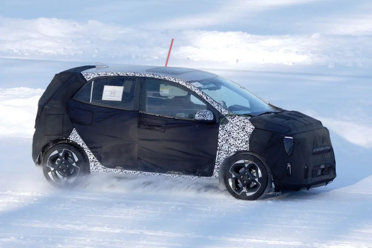 Kia Picanto 2023, ecco le foto spia del nuovo Facelift  (20)