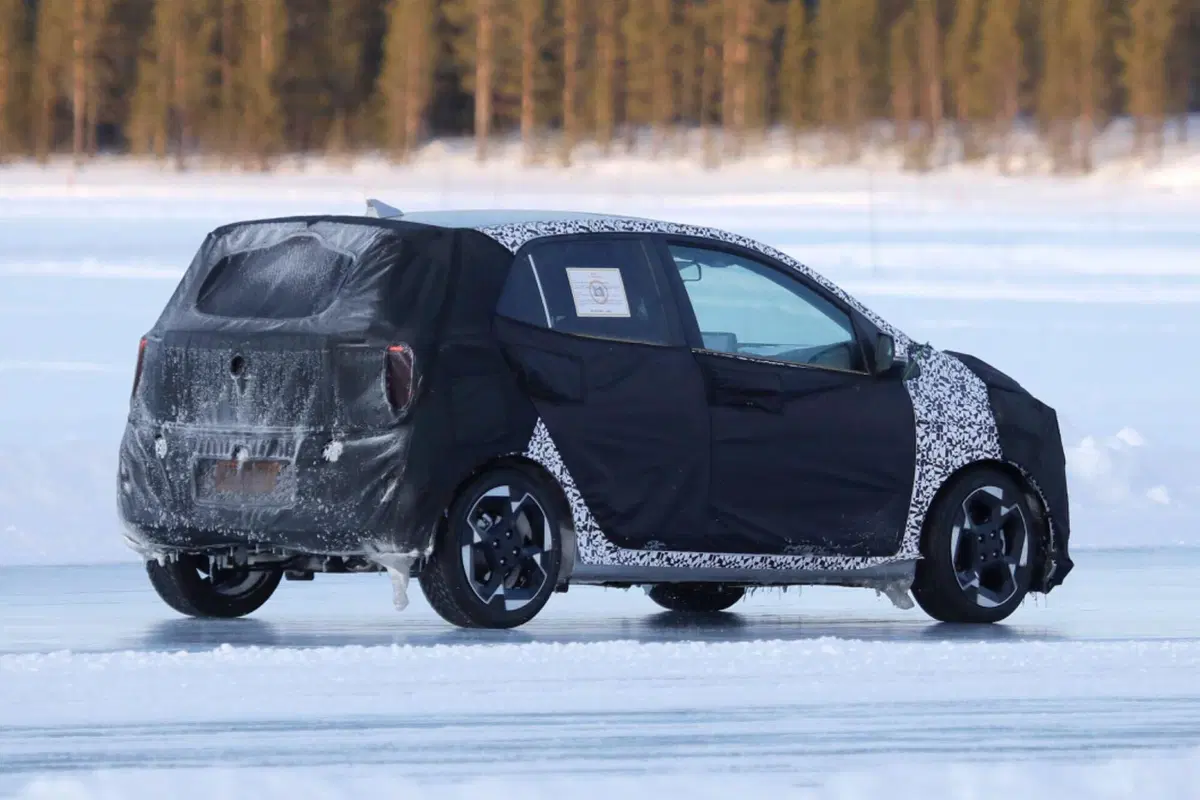 Kia Picanto 2023, ecco le foto spia del nuovo Facelift  (21)