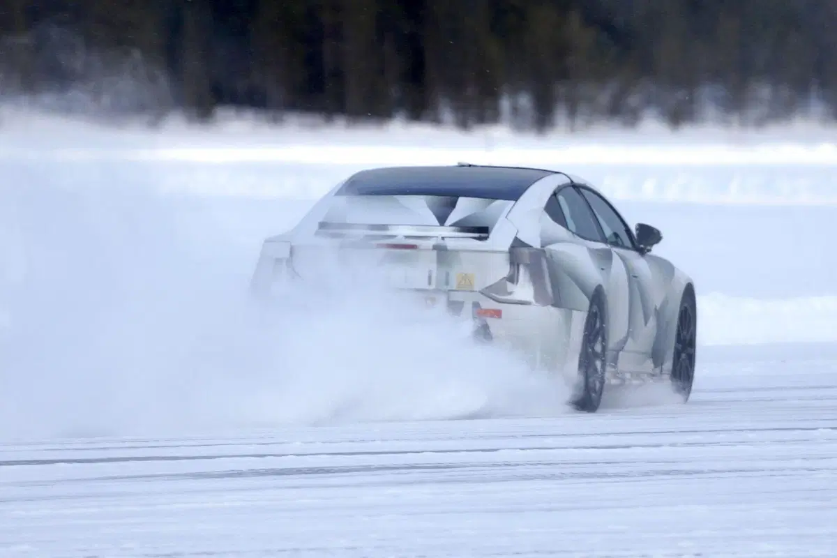 Polestar 5, ecco come sarà la nuova sportiva elettrica [Foto Spia] (4)