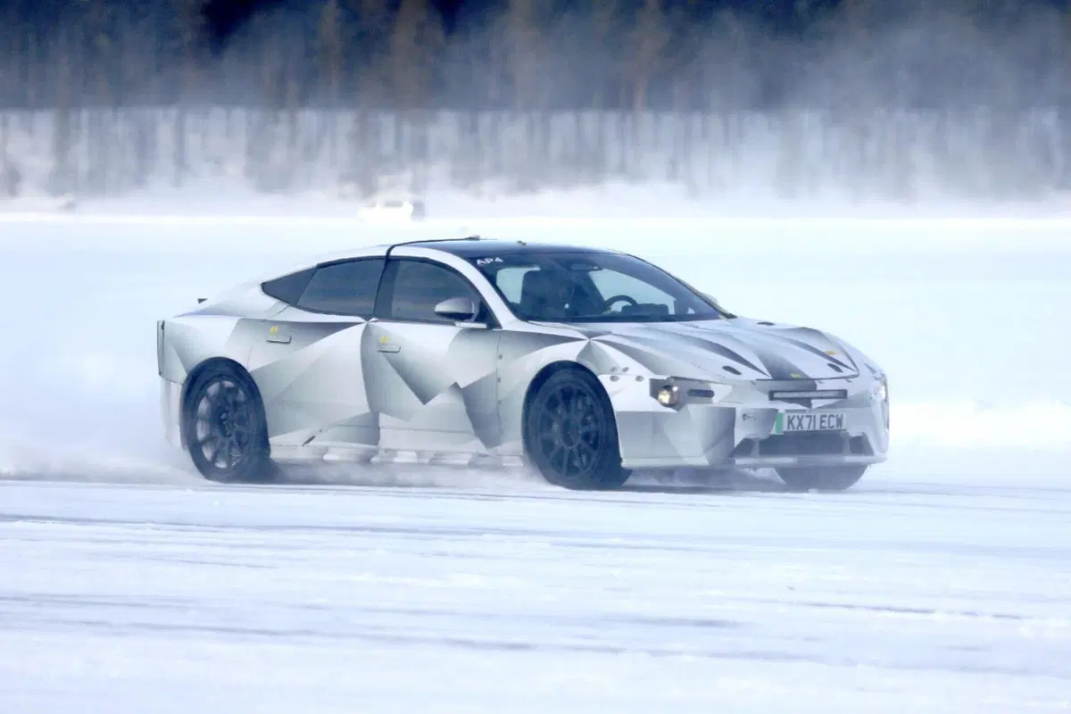 Polestar 5, ecco come sarà la nuova sportiva elettrica [Foto Spia] (9)