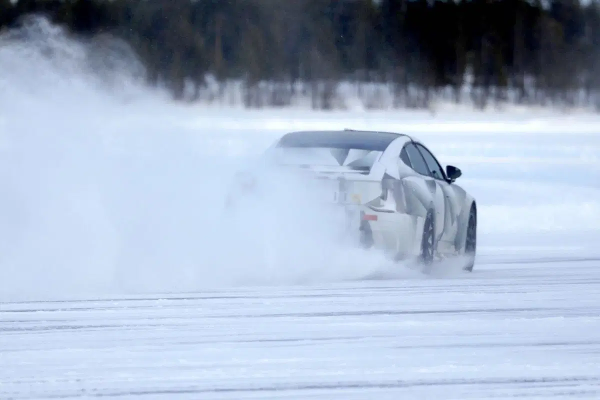 Polestar 5, ecco come sarà la nuova sportiva elettrica [Foto Spia] (11)