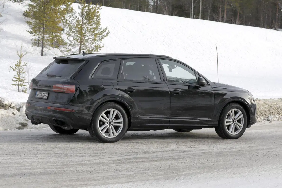 Audi Q7 2023, il nuovo Facelift è in arrivo [Foto Spia] (5)