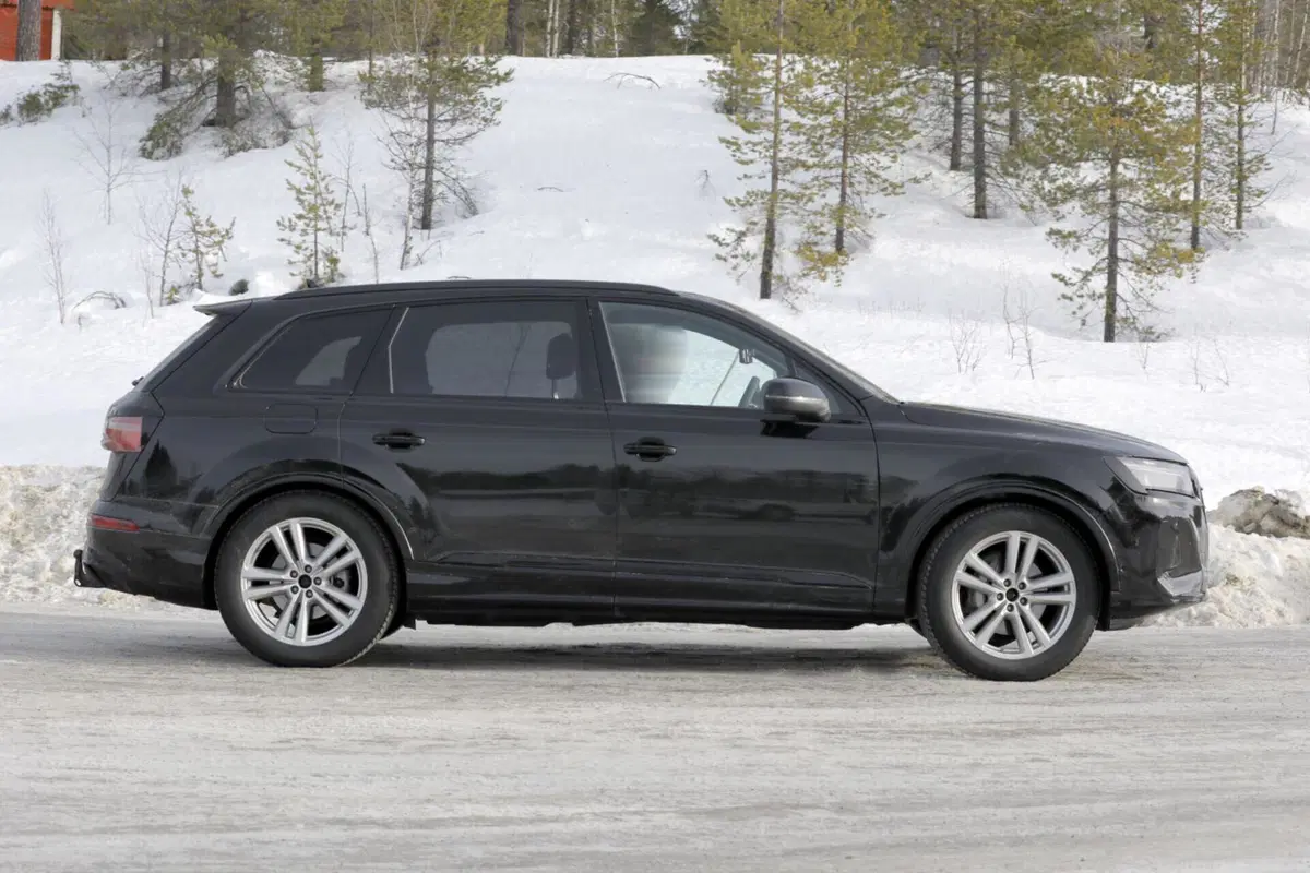 Audi Q7 2023, il nuovo Facelift è in arrivo [Foto Spia] (9)