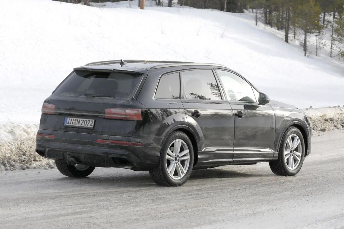 Audi Q7 2023, il nuovo Facelift è in arrivo [Foto Spia] (10)