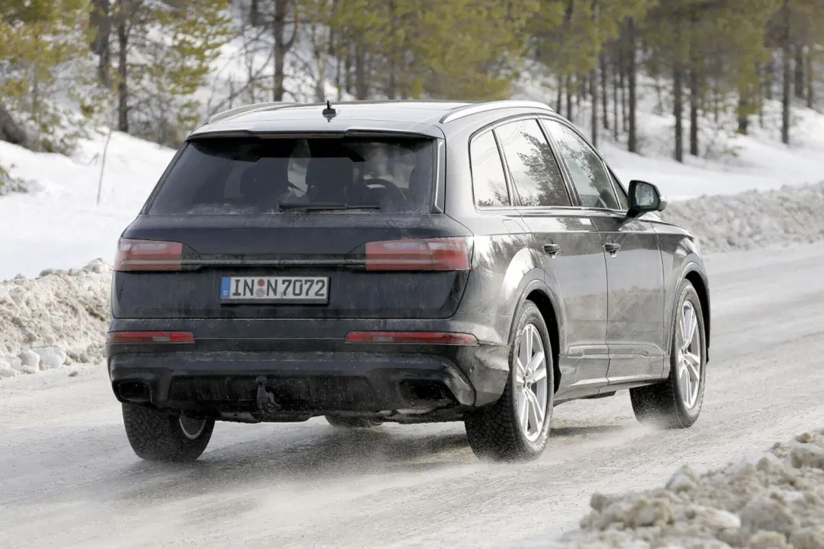 Audi Q7 2023, il nuovo Facelift è in arrivo [Foto Spia] (11)