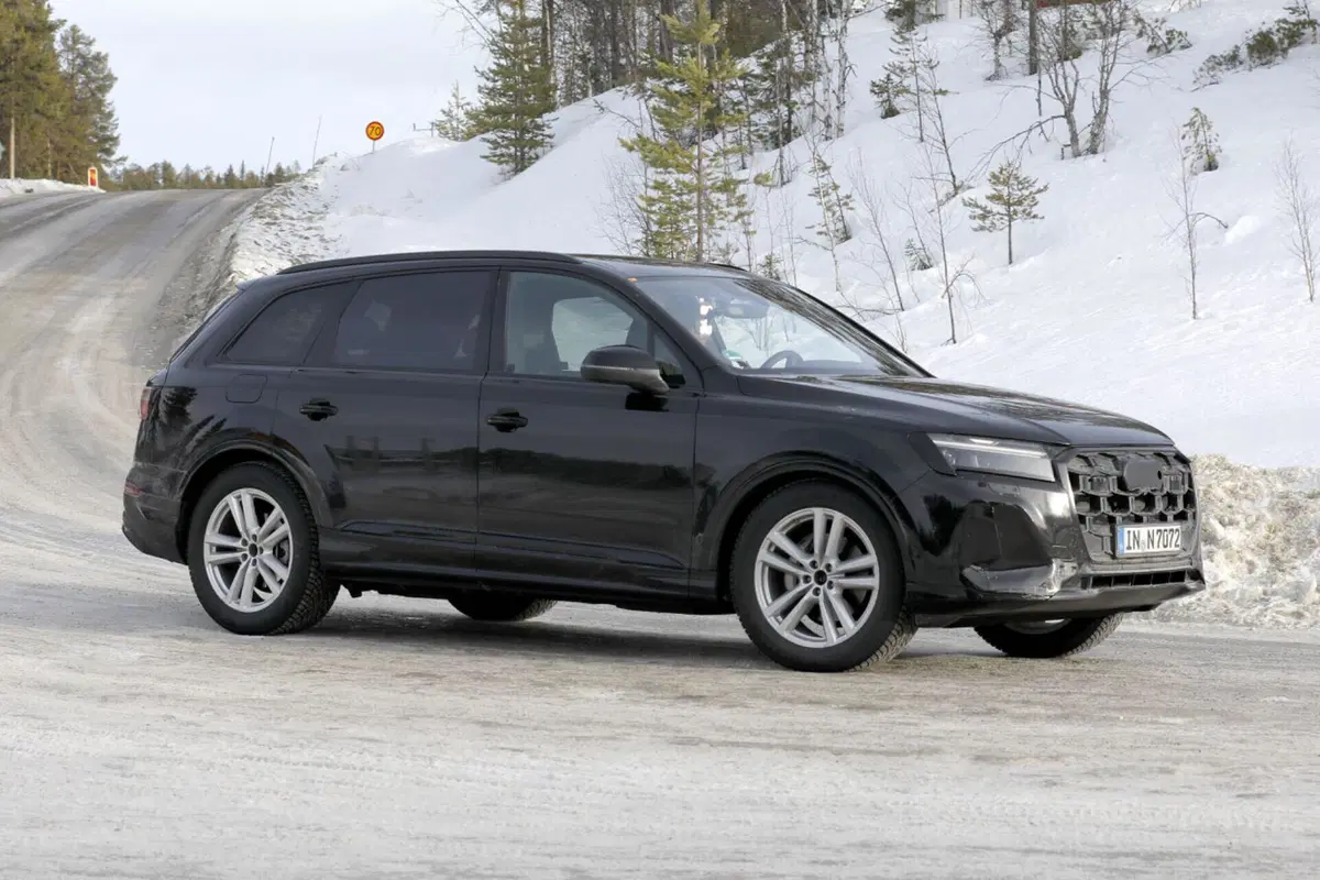 Audi Q7 2023, il nuovo Facelift è in arrivo [Foto Spia] (12)