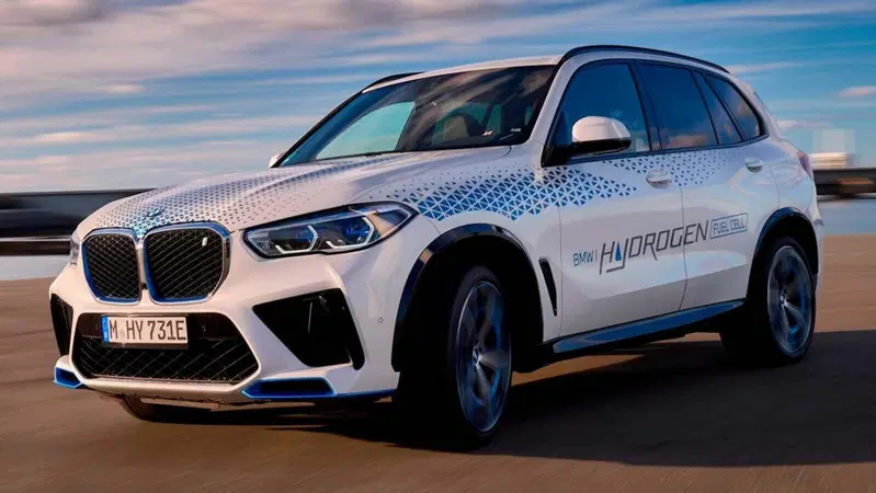 BMW: l'idrogeno ci piace, lo mettiamo sulla iX5 e anche sulla Neue Klasse